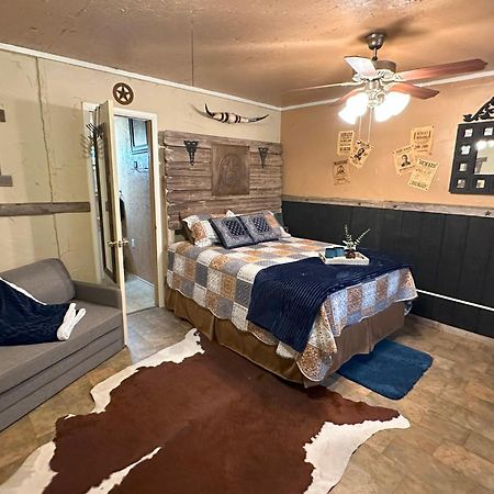 Acorn Hideaways Canton Rustic Old West Frontier Suite Kültér fotó