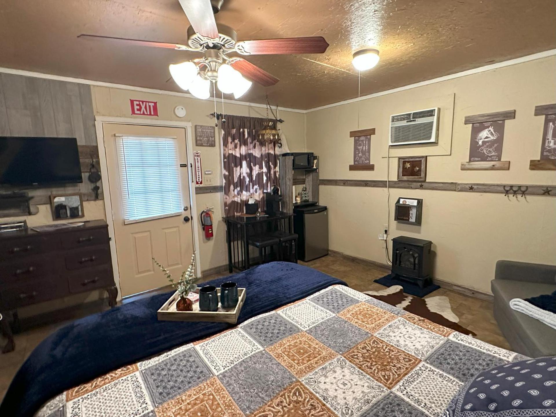 Acorn Hideaways Canton Rustic Old West Frontier Suite Kültér fotó