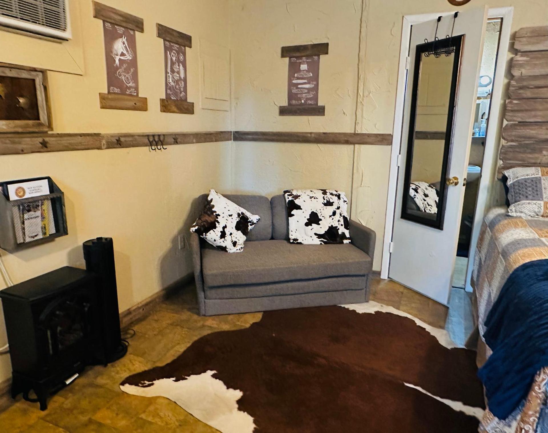 Acorn Hideaways Canton Rustic Old West Frontier Suite Kültér fotó